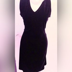 Vintage Black Velvet Sleeveless V-Neck Sheath Dress